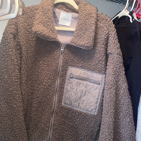 Fuzzy jacket - Picture 2 of 2